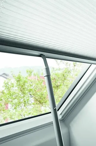 Dachfenster, Hebeschlufteinbau, Rollladen, Stahlrohr, Schrägfenster